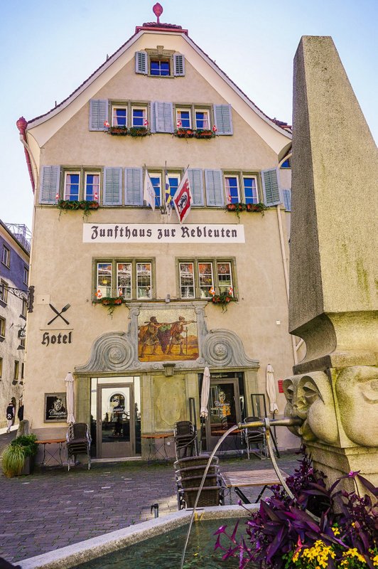 chur facade streetart house fountain